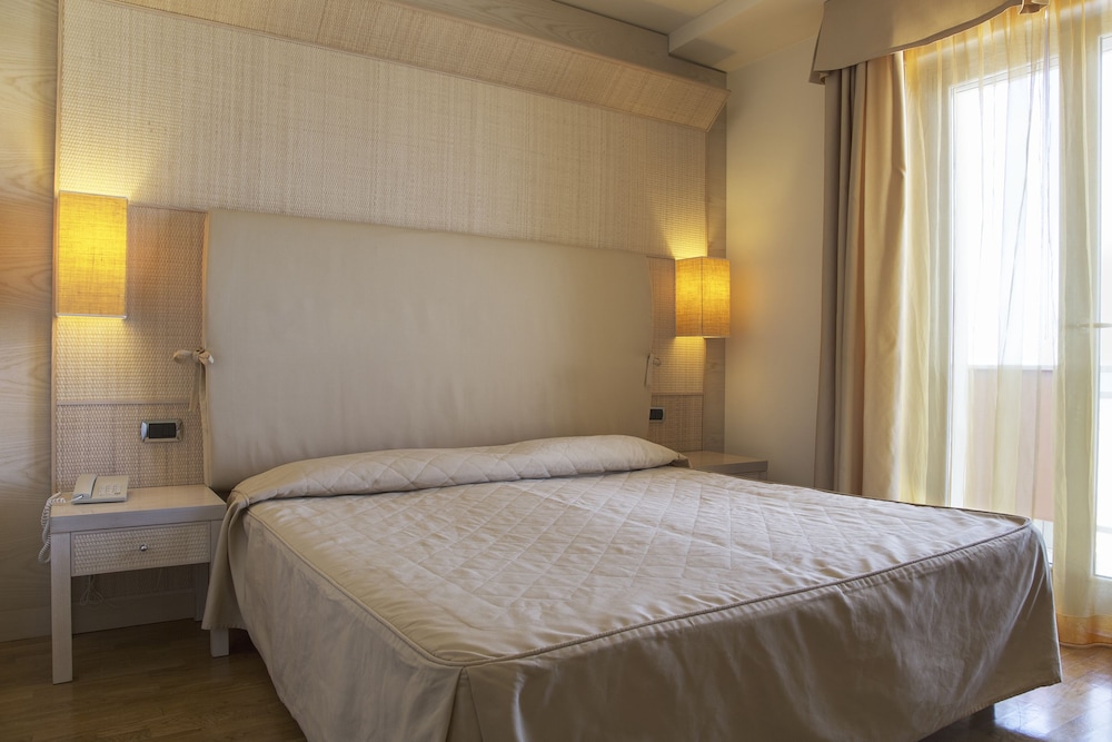 Superior Double Room, Sea View (Le Sale) photo 3