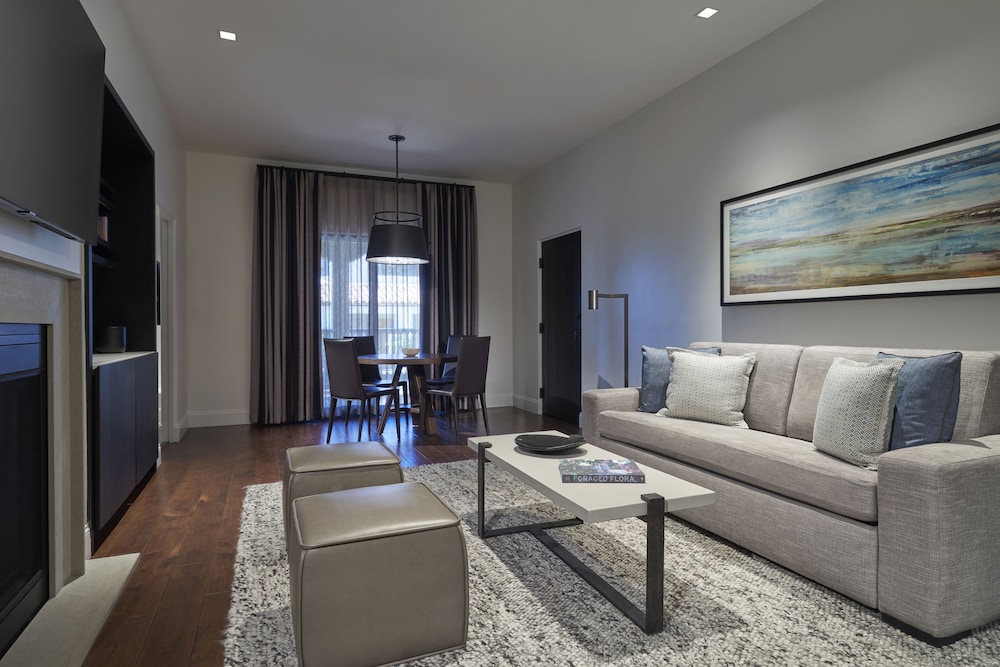 FIREPLACE LUXURY SUITE - KING BED