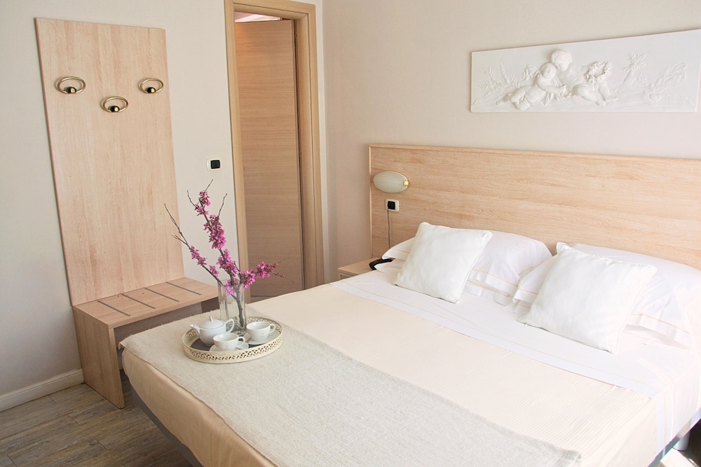 Economy Double Room photo 3