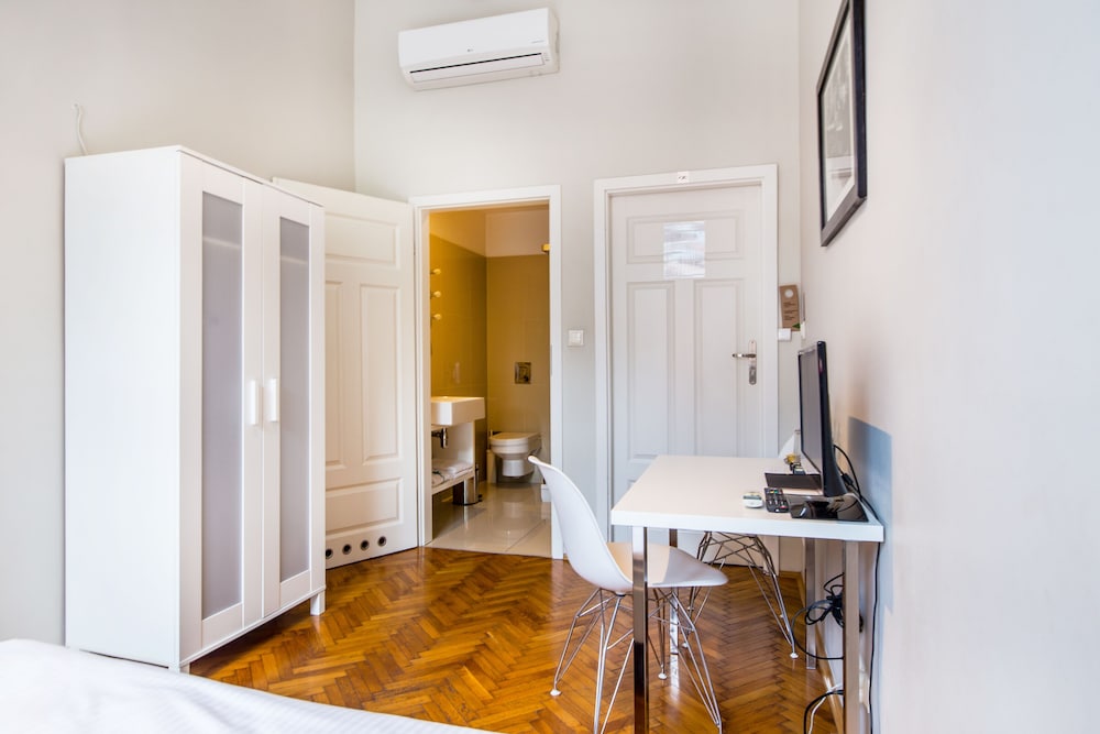 Standard Double Room photo 3