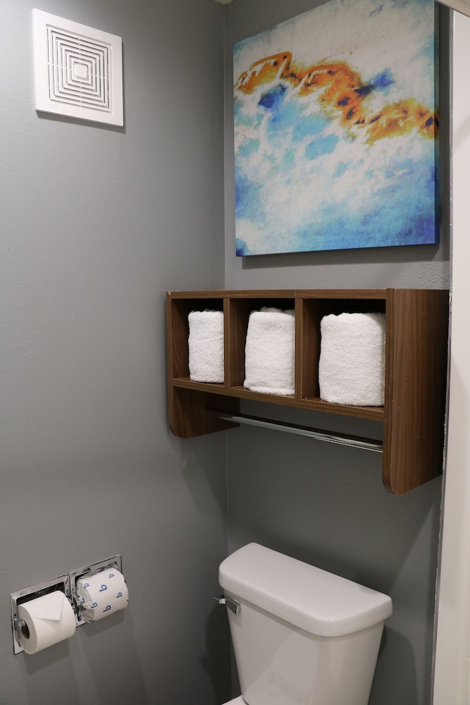 Deluxe Room, 1 King Bed - Photo 4