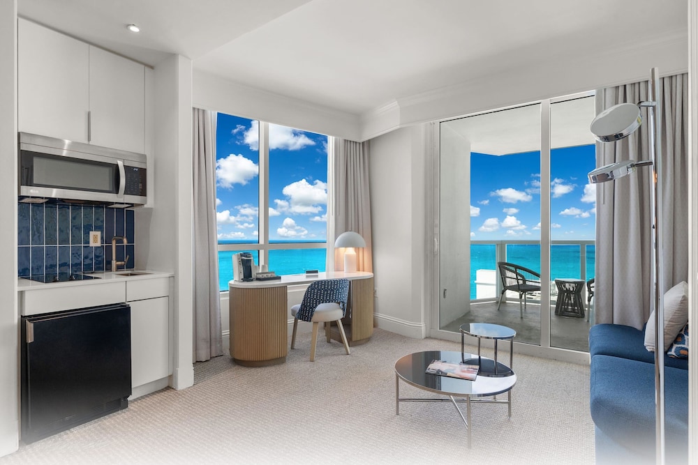 Junior Suite, 1 King Bed with Sofa bed, Balcony, Pool View