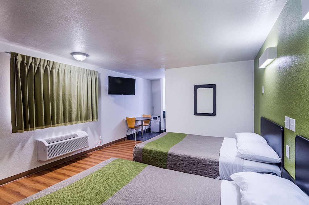 Standard Room, 2 Double Beds, Non Smoking, Refrigerator & Microwave photo 2
