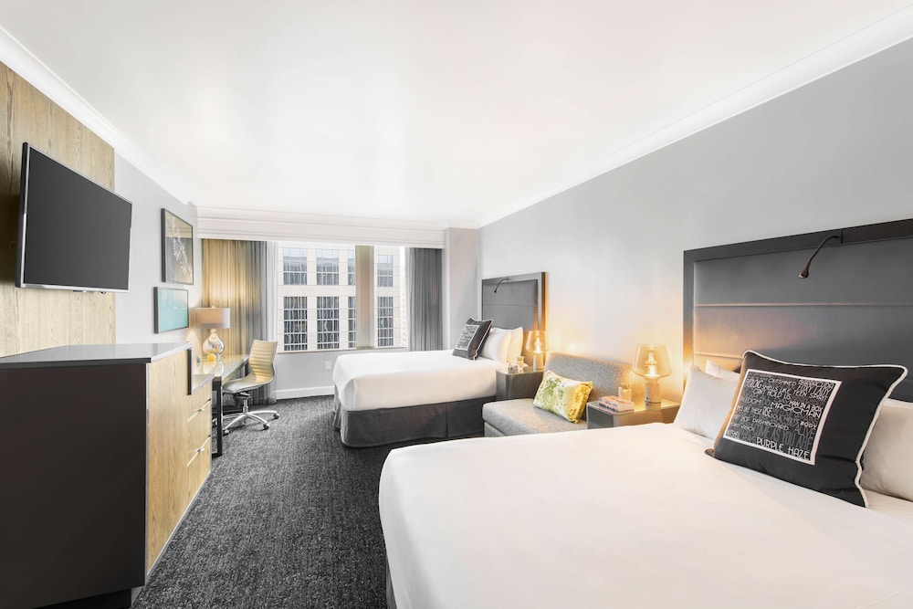 Room, 2 Queen Beds, Accessible (Mobility & Hearing, Roll-in Shower) - Photo 6
