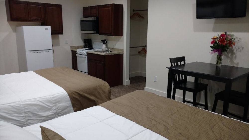 Deluxe Double Room, 2 Queen Beds photo 1
