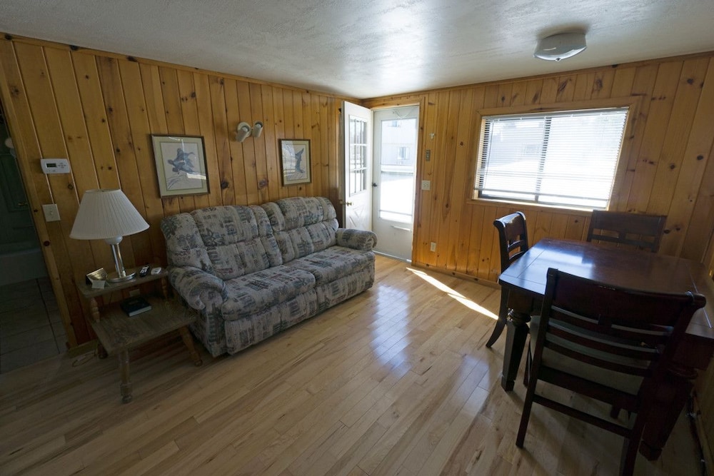 Cottage #5, 2 bedrooms, Full kitchen photo 2