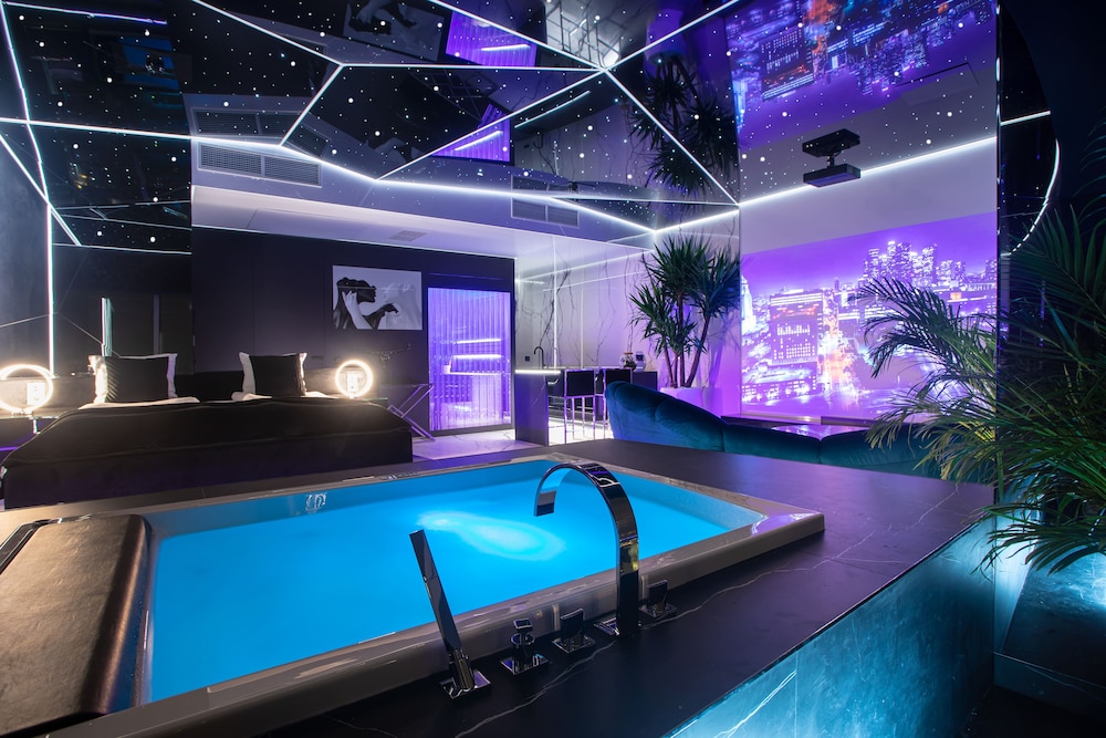 46 Floor Apartment with hot tub and sauna "Star Wars"