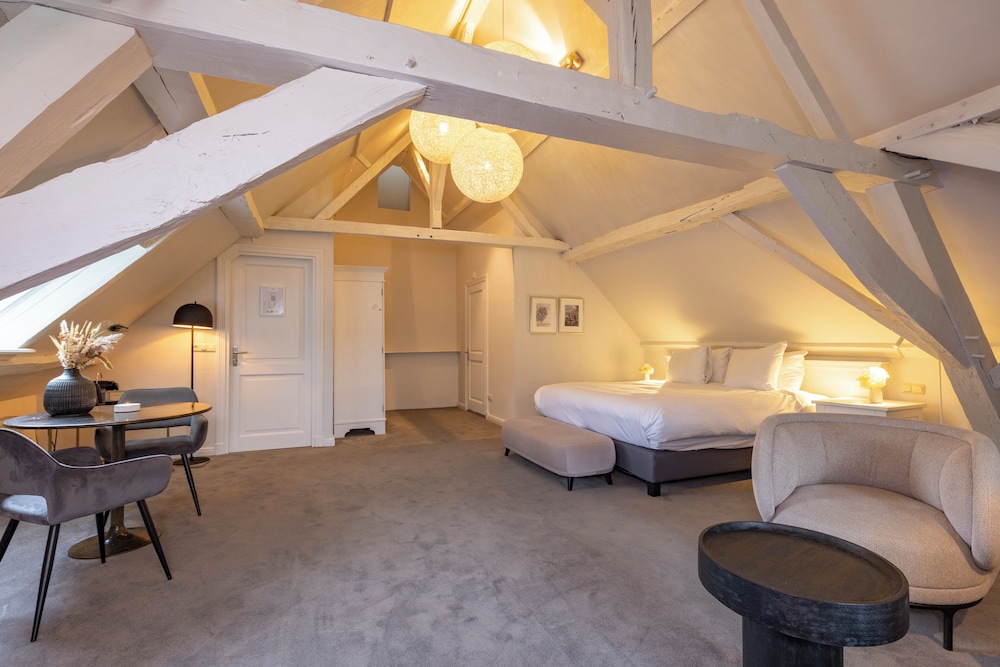 Honeymoon Suite - Photo 7