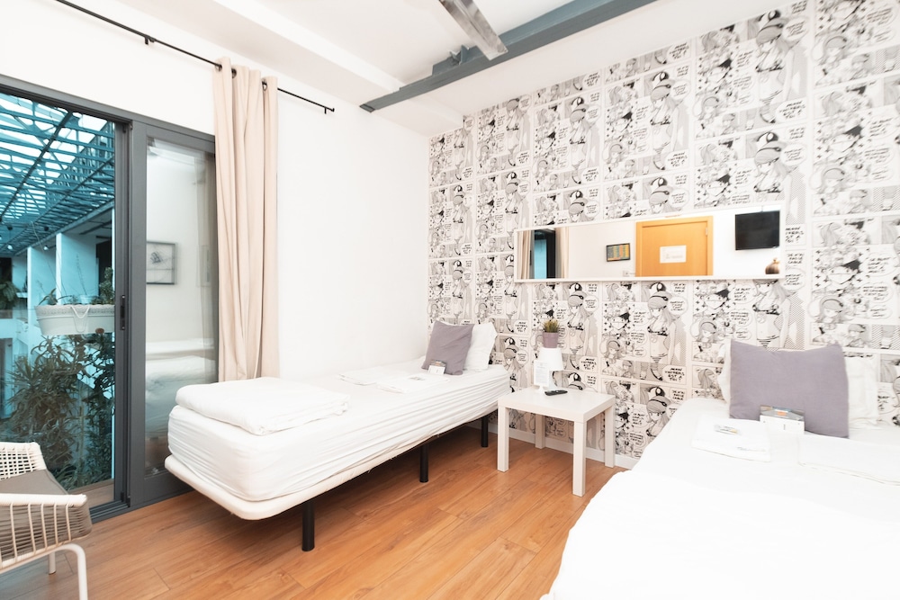 Twin Room, Shared Bathroom photo 1