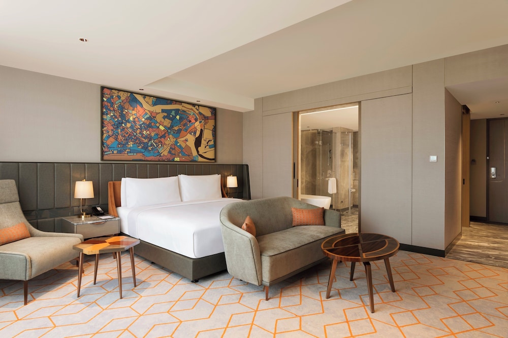 Junior Suite, 1 King Bed, Balcony photo 2