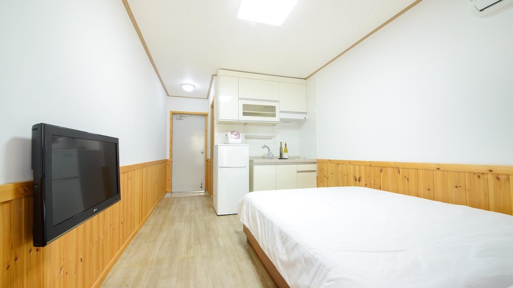 Basic Room, 1 Bedroom (A205) - Photo 3