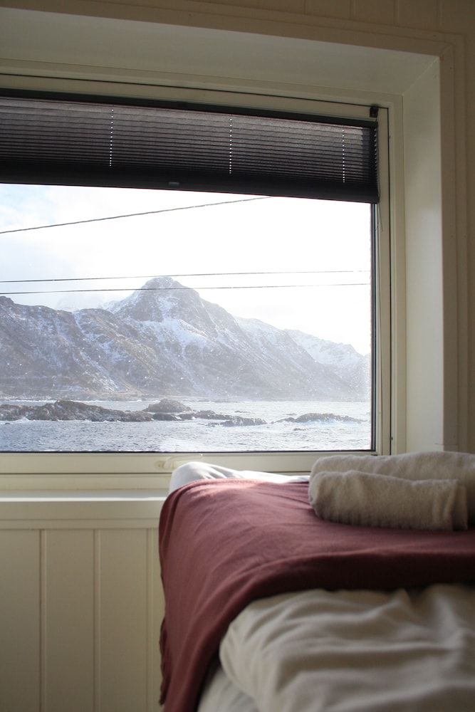 Classic Room, 1 Large Twin Bed, Non Smoking, Partial Sea View photo 2