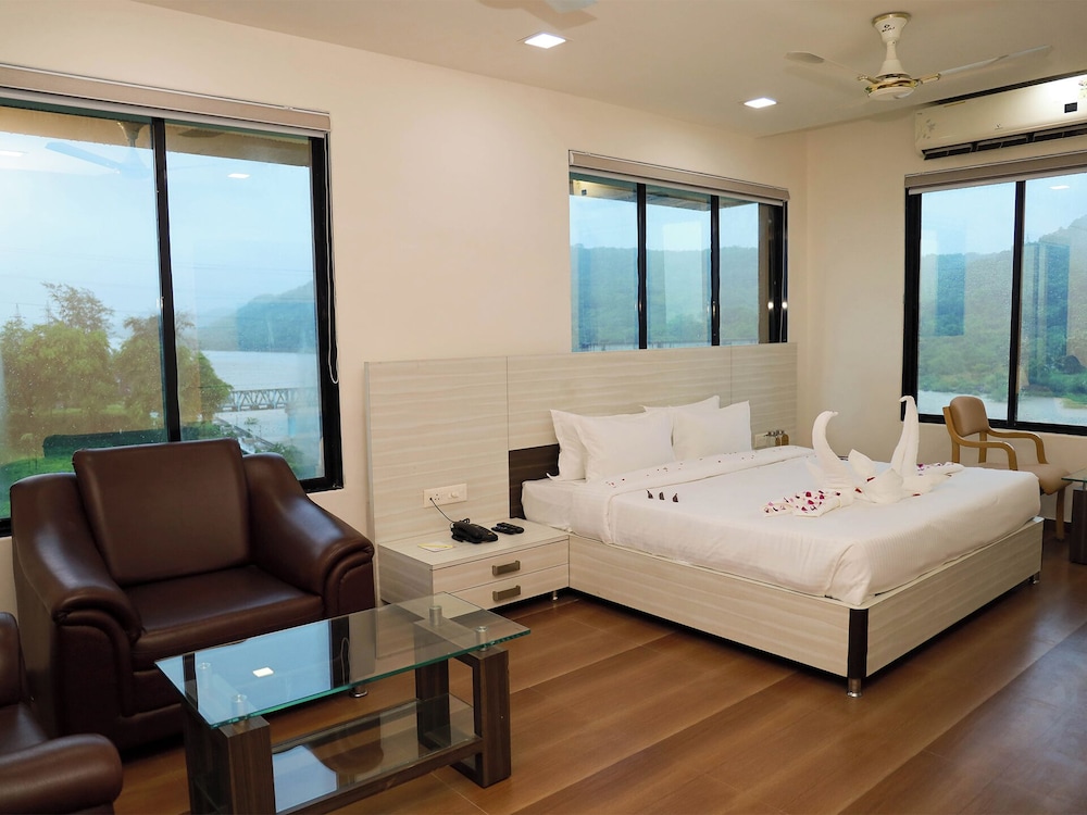 Classic Double Room, River View