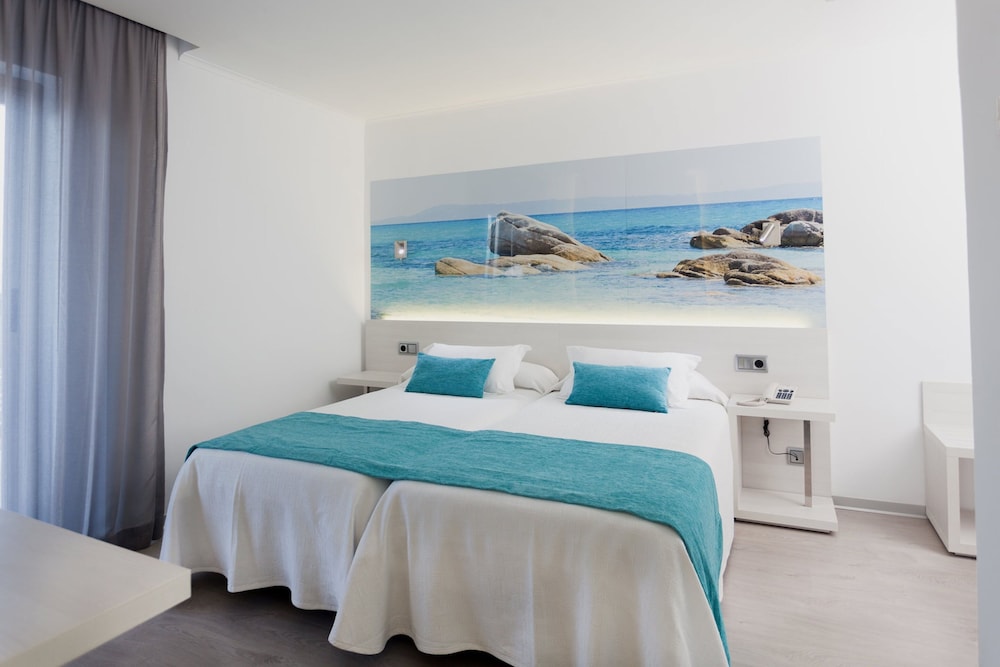 Standard Double Room, Sea View, Tower thumbnail 6