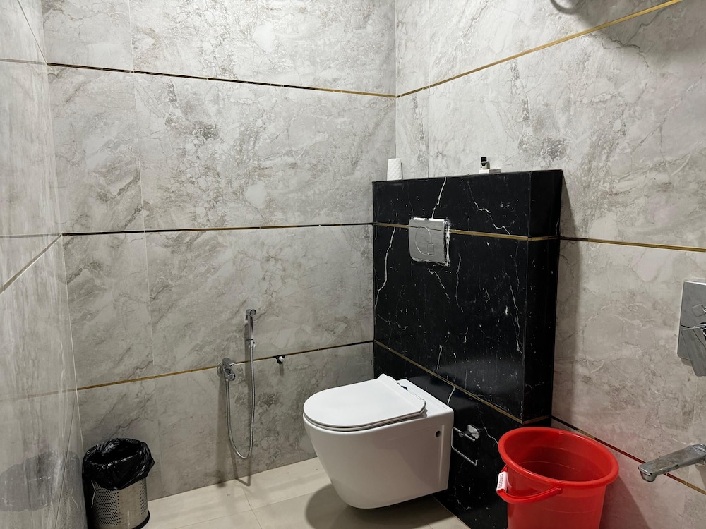 Executive Room - Photo 8