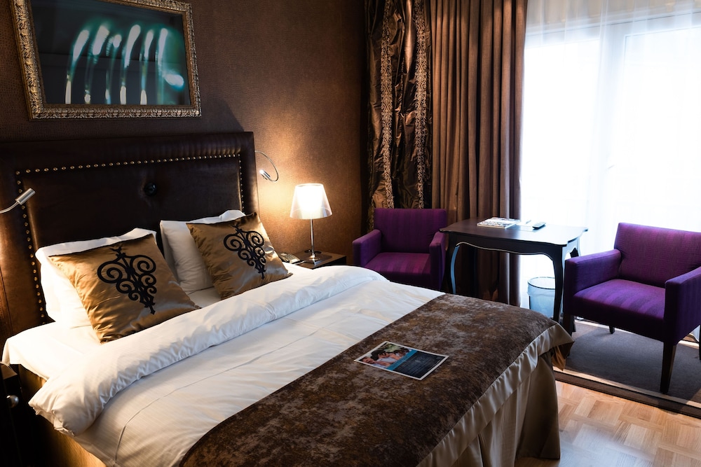 Moderate Room, 1 Double Bed (Located Close To The Elevator)