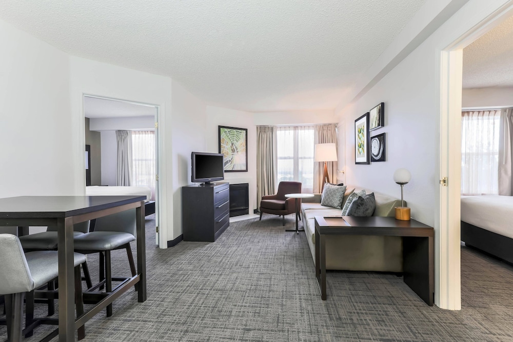 Suite, 2 Bedrooms, Fireplace