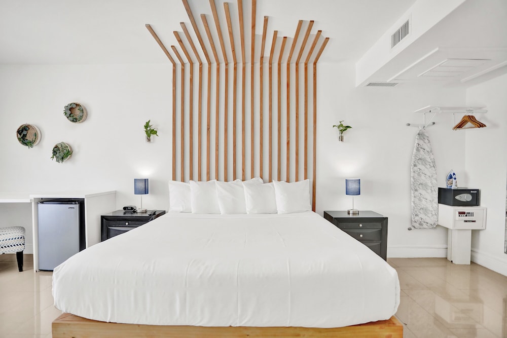 Deluxe Studio, 1 King Bed, Kitchen