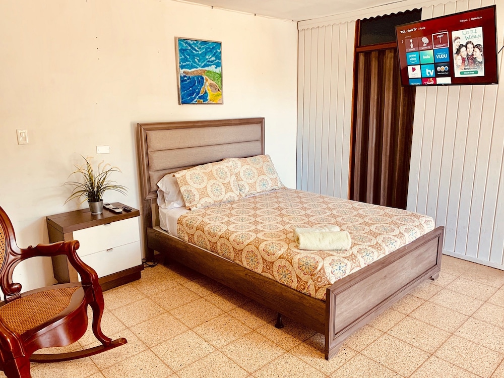 CEH 103 One Bedroom Villa / Kitchen / 1 Full & 1 Twin Size Beds, 3rd Floor