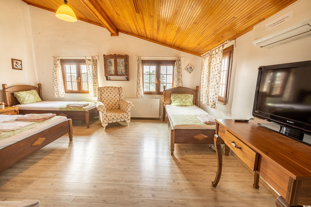 Suite, Lake View photo 3