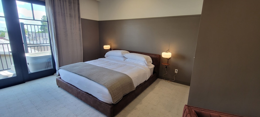 Exclusive Suite, 1 King Bed, Hot Tub - Photo 18