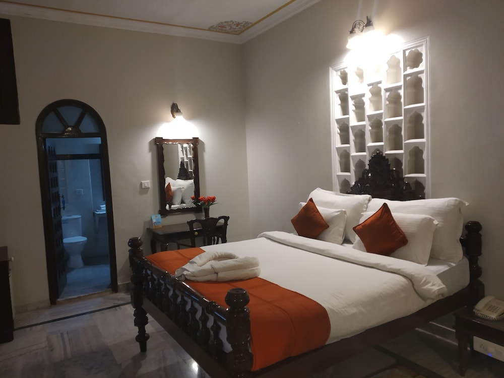 Royal Room - Photo 4