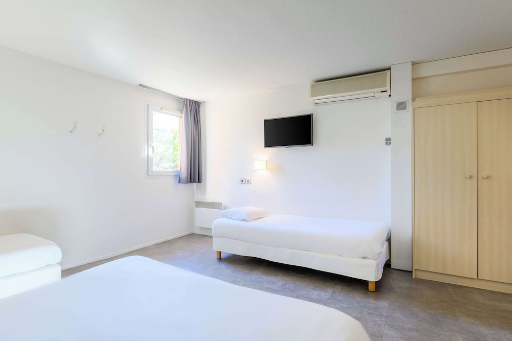 Family Room, 1 double bed and 2 twin beds - Photo 6