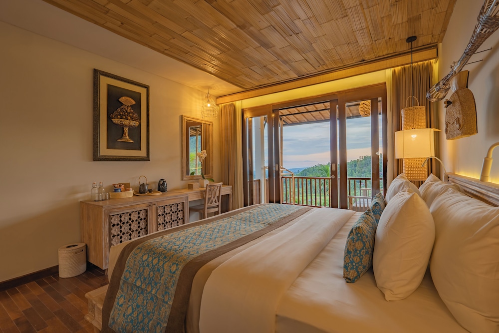 Deluxe Room, 1 King Bed, Hill View - Photo 1