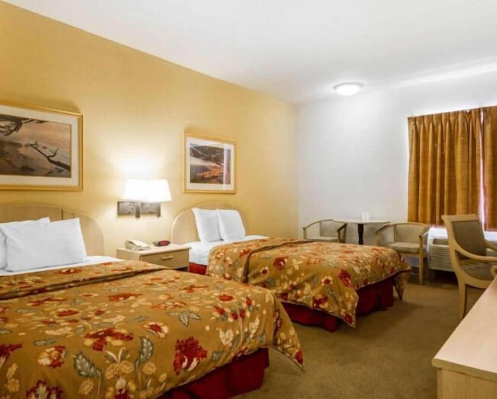 Standard Room, 2 Queen Beds, Non-Smoking
