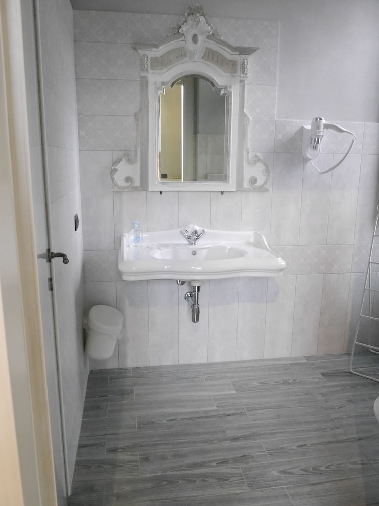 Grand Double Room, 1 Bedroom photo 2