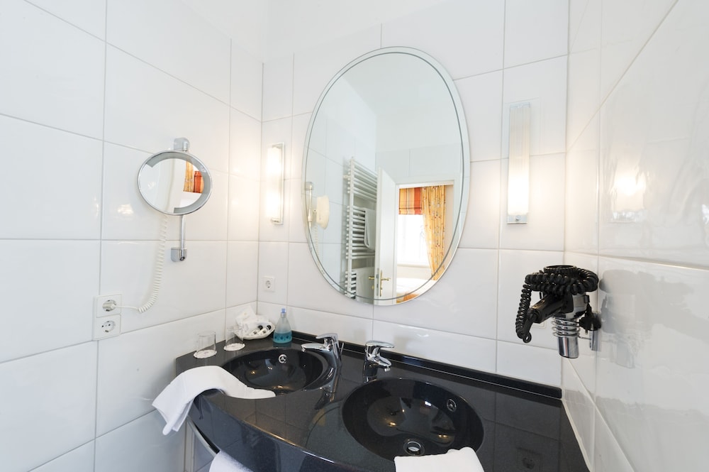 Double Room - Photo 10