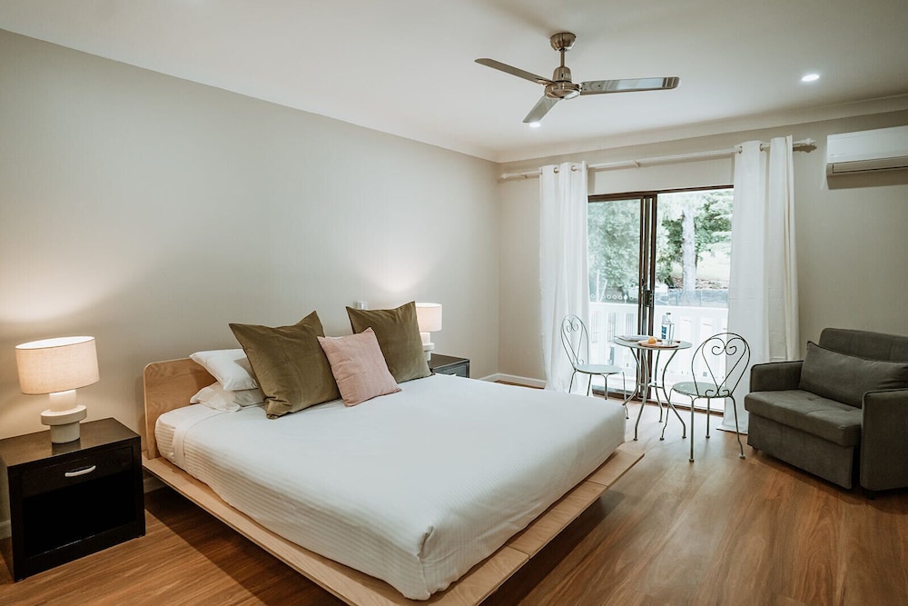 Deluxe King Suite