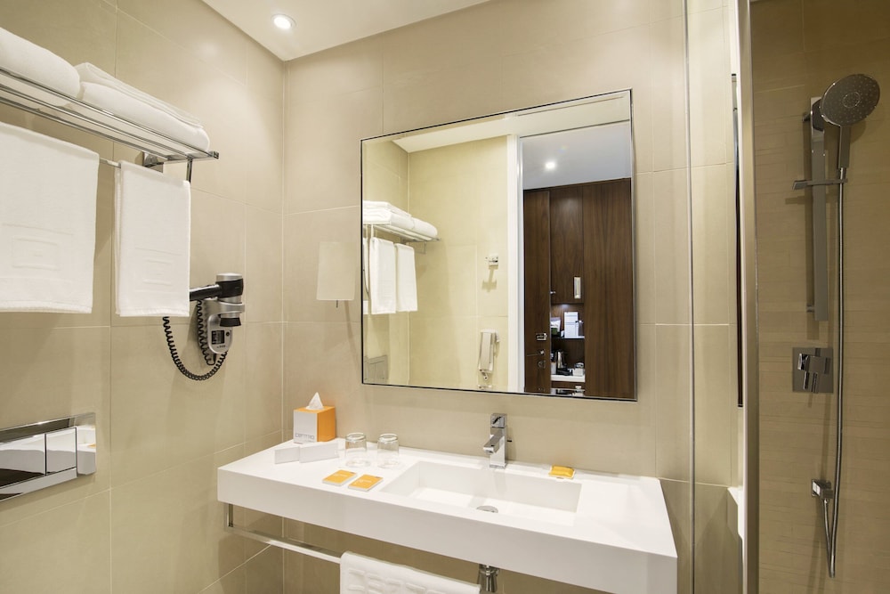 Suite, 1 Bedroom, Kitchenette - Photo 5