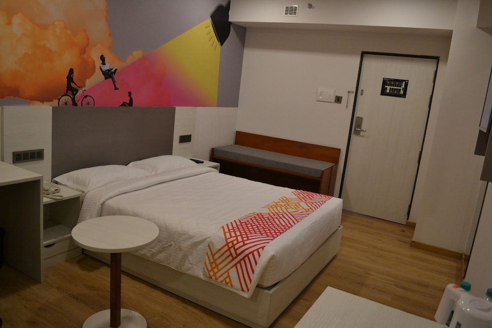 Luxe Room - Photo 7