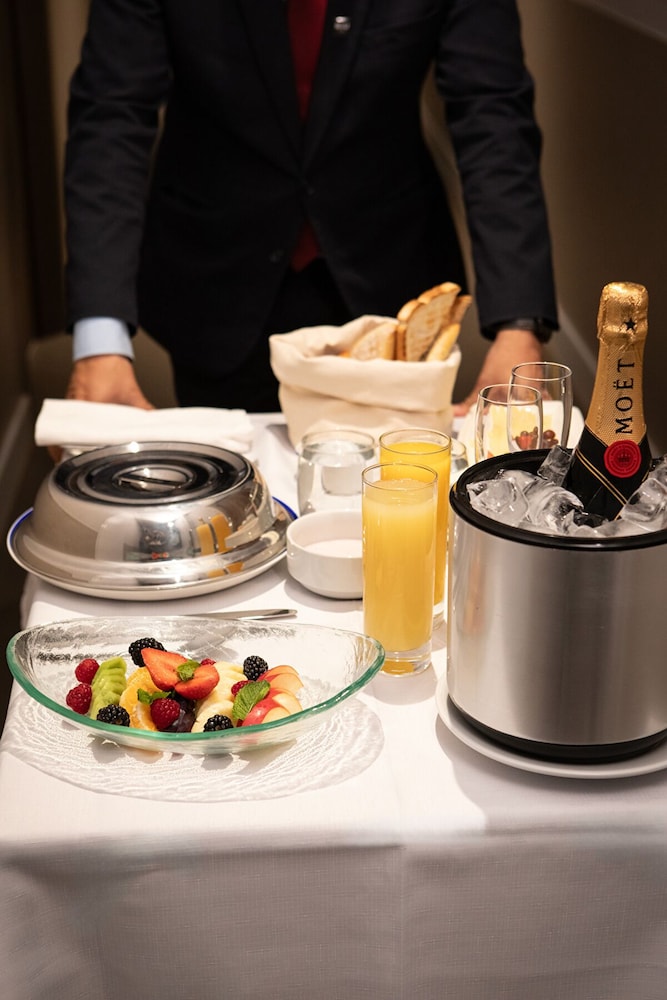 Presidential Suite Package photo 3