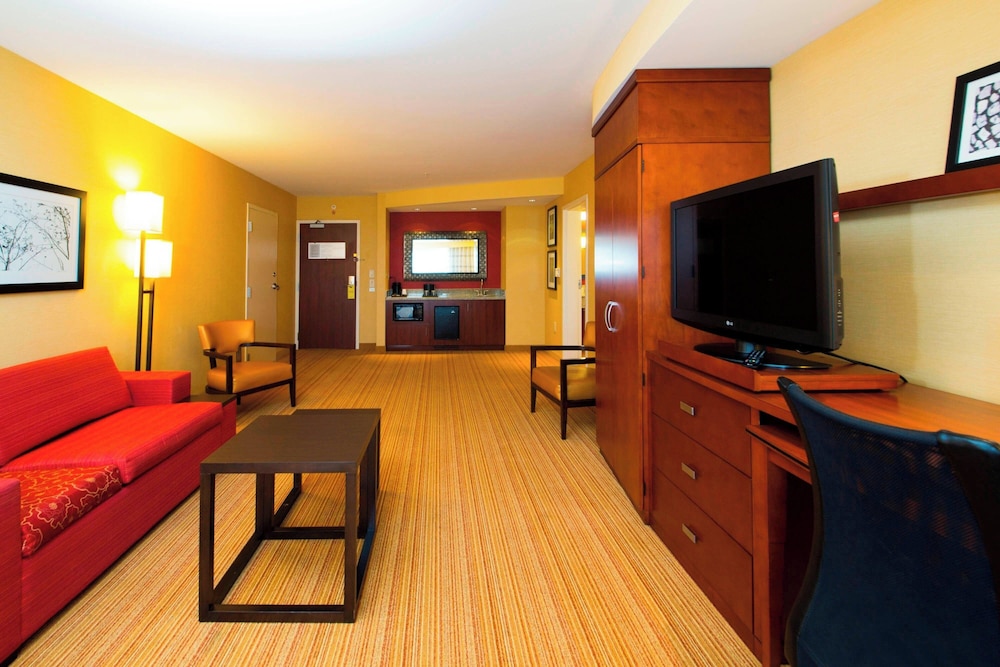 Suite, 1 Bedroom - Photo 6