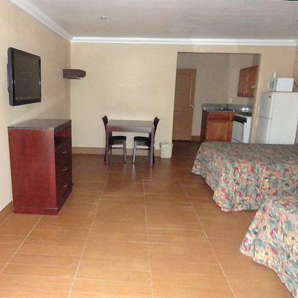 Room, 2 Double Beds, Non Smoking - Photo 4