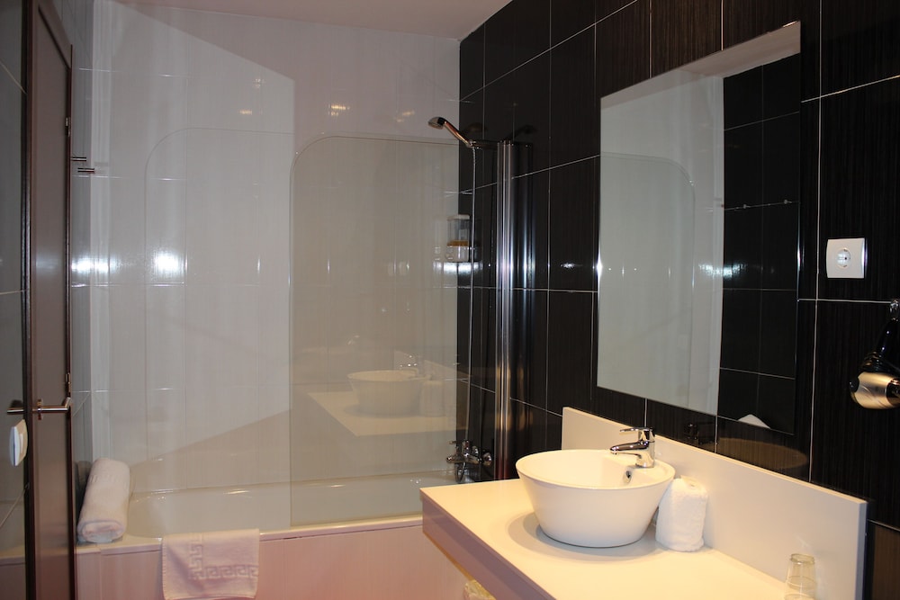 Double Room - Photo 6
