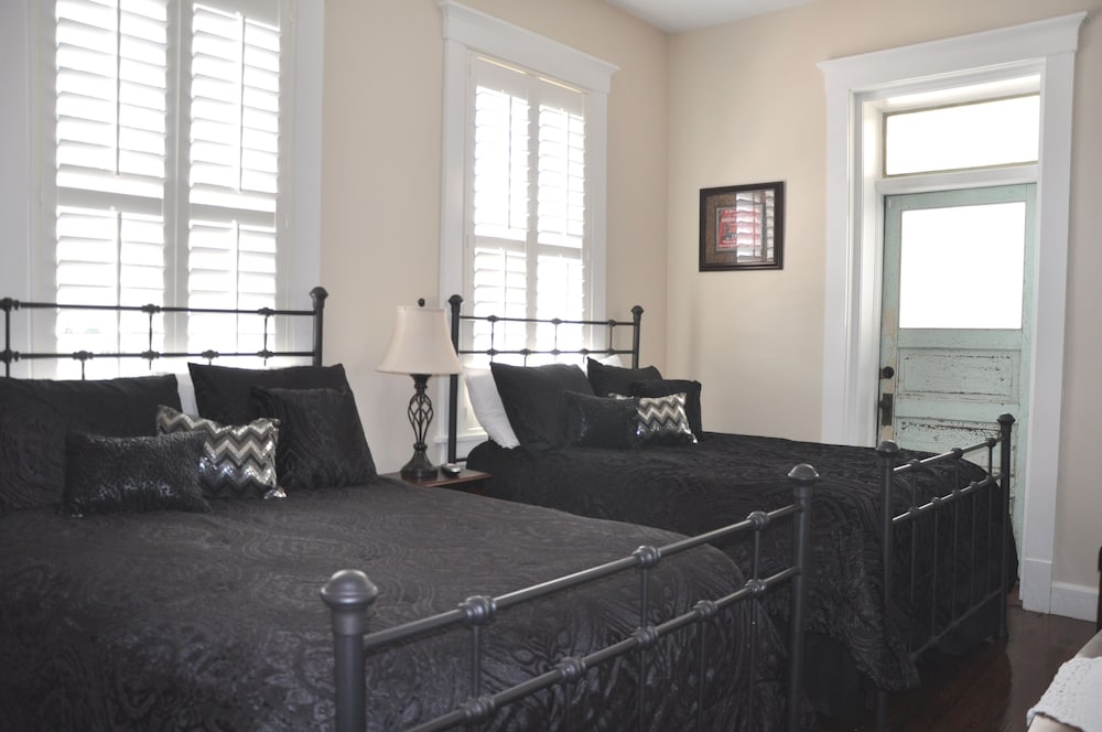 Riverside Room, 2 Double Beds photo 2