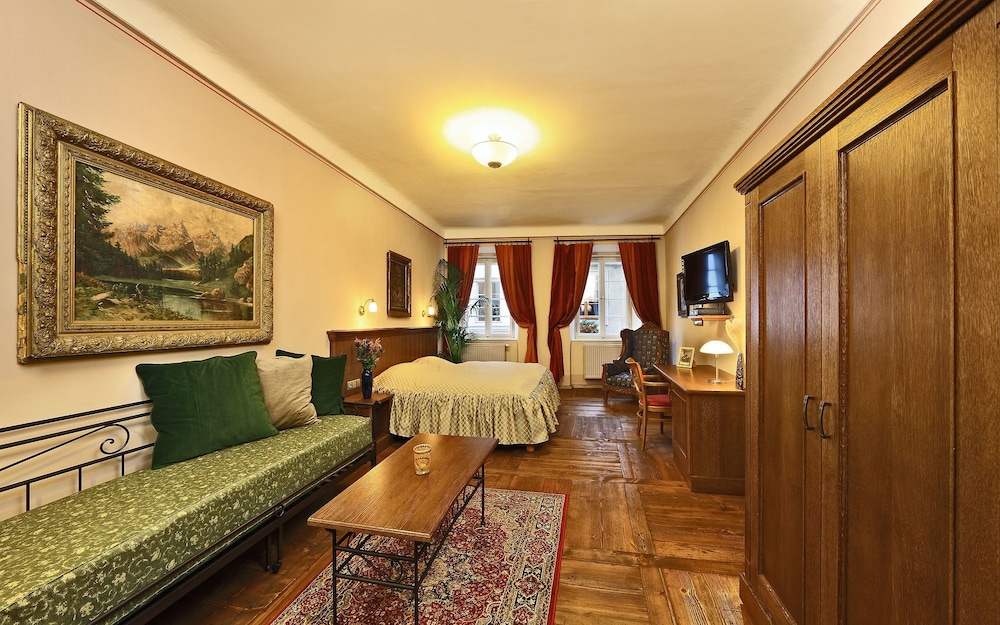 Deluxe Double Room, 1 King Bed photo 2