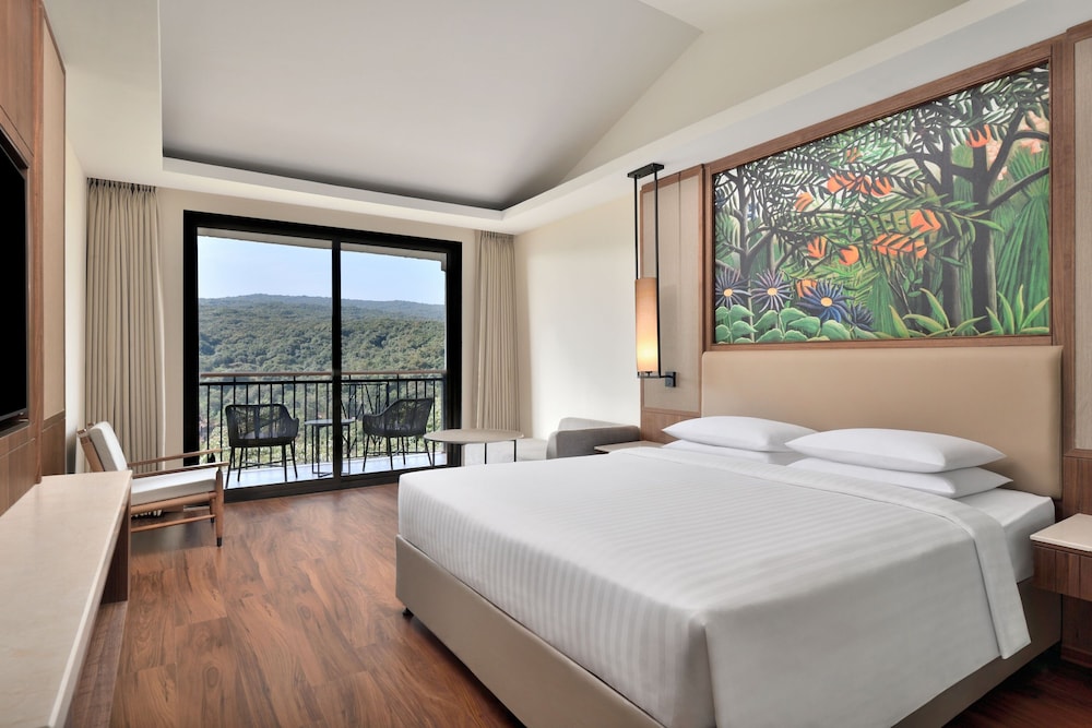 Room, 1 King Bed, Non Smoking, Valley View - Photo 2