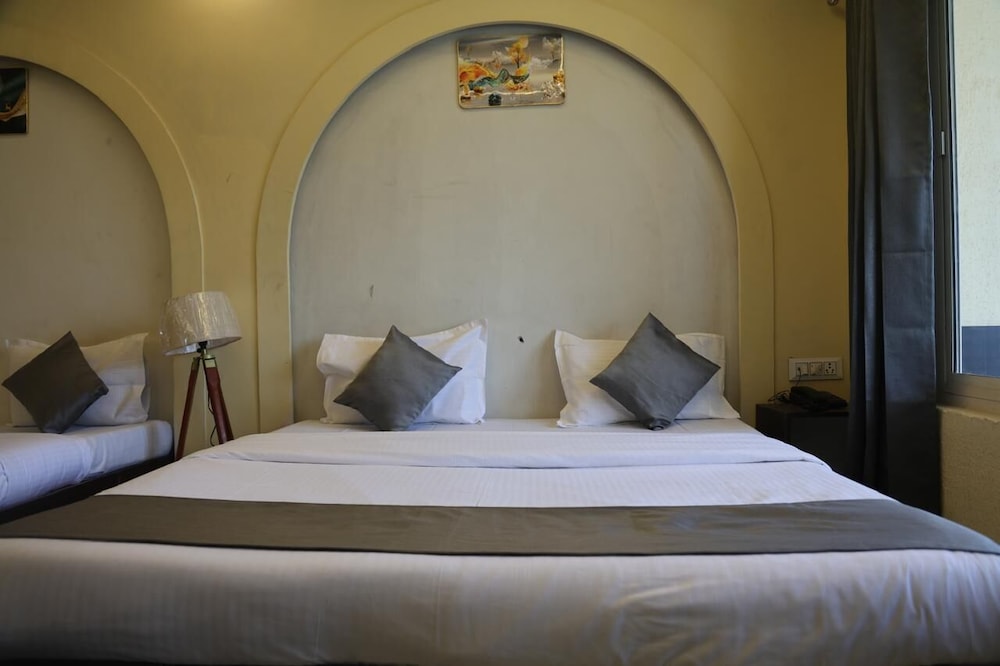 Family Double or Twin Room, Mountain View