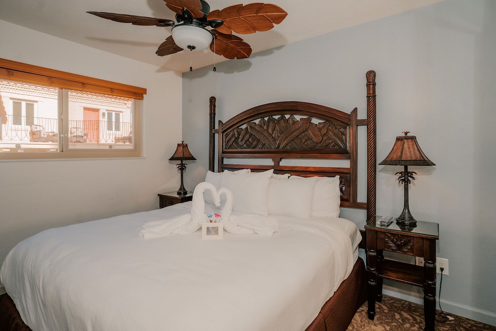 Deluxe Room, 1 King Bed with Sofa bed, Ocean View - Photo 1