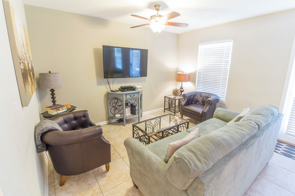 Condo (Units A&B - Pets)