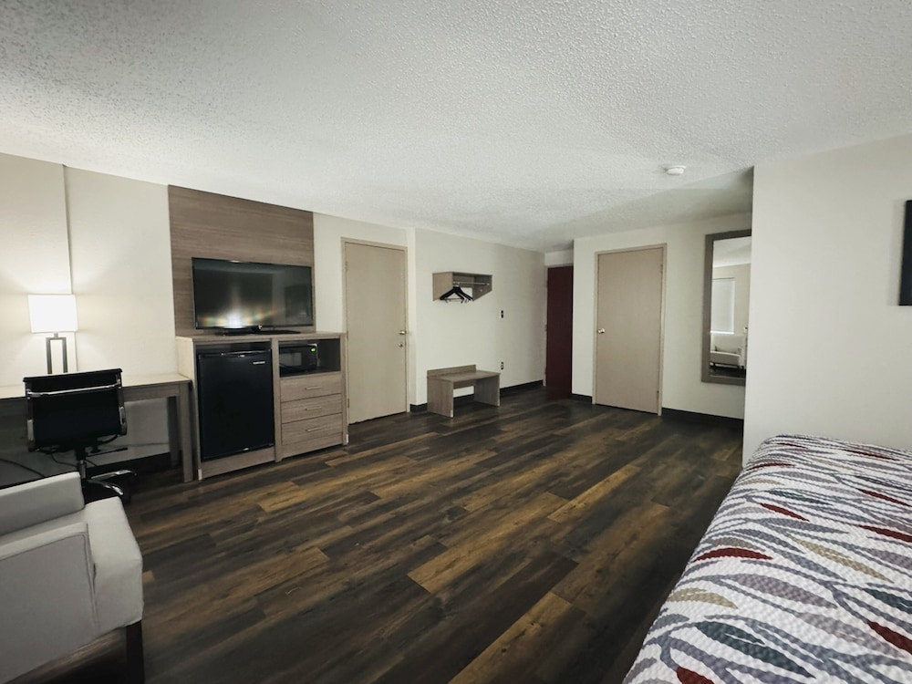 Superior Room, 1 King Bed, Non Smoking photo 3