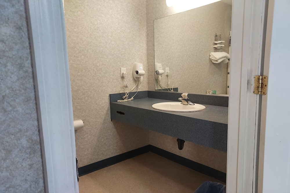 Honeymoon Studio Suite, 1 King Bed, Kitchenette - Photo 8