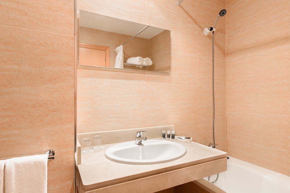Double Room - Photo 5