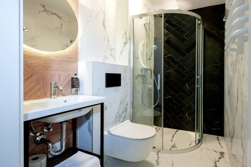 Standard Double or Twin Room - Photo 12