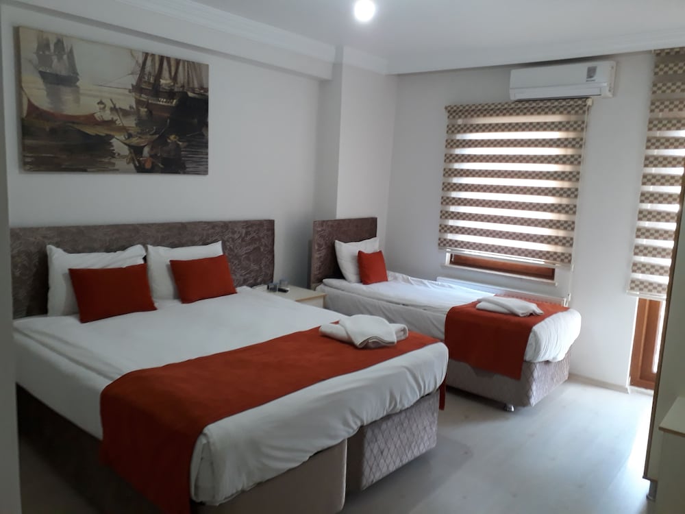 Standard Triple Room, Balcony photo 2
