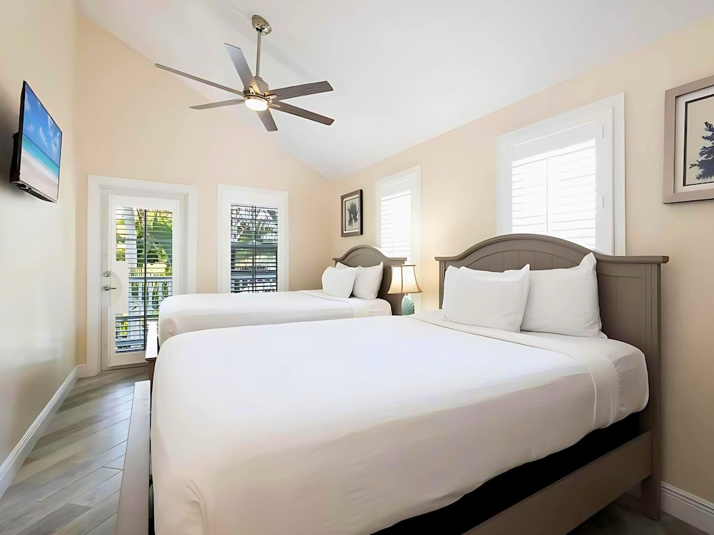 4 Bedroom Villa photo 2